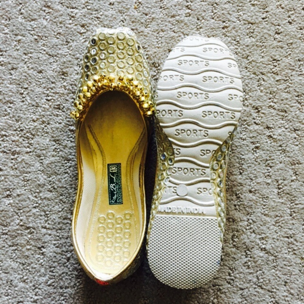MOVING OUT SOON ! MUST GO! Shoes - Picture 5 of 8